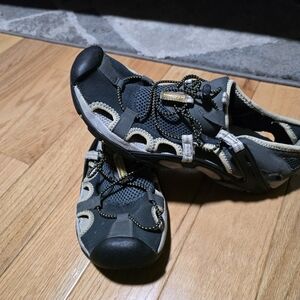 Mountrek Women Size 10 Water Hiking Shoe